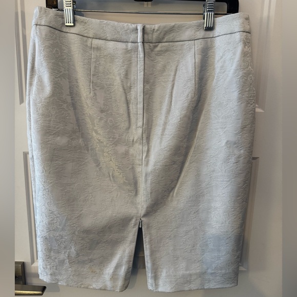 RW&CO. Ivory/Off-White Floral Jacquard Pencil Skirt - Cotton Blend - Size 8 - Picture 4 of 10